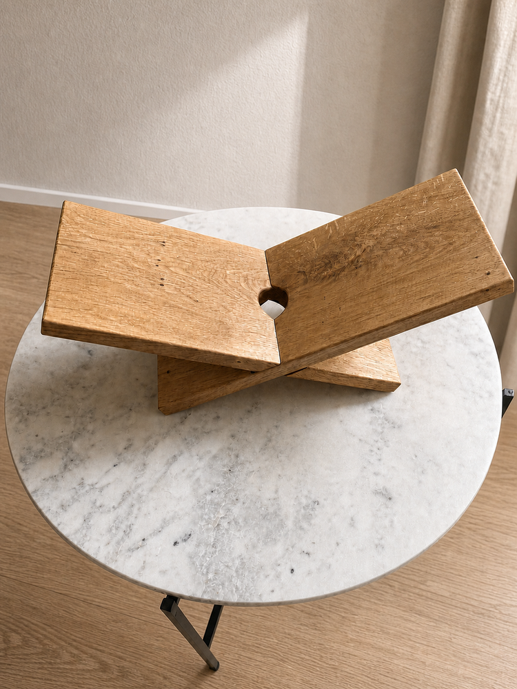 Houten boekenstandaard warm