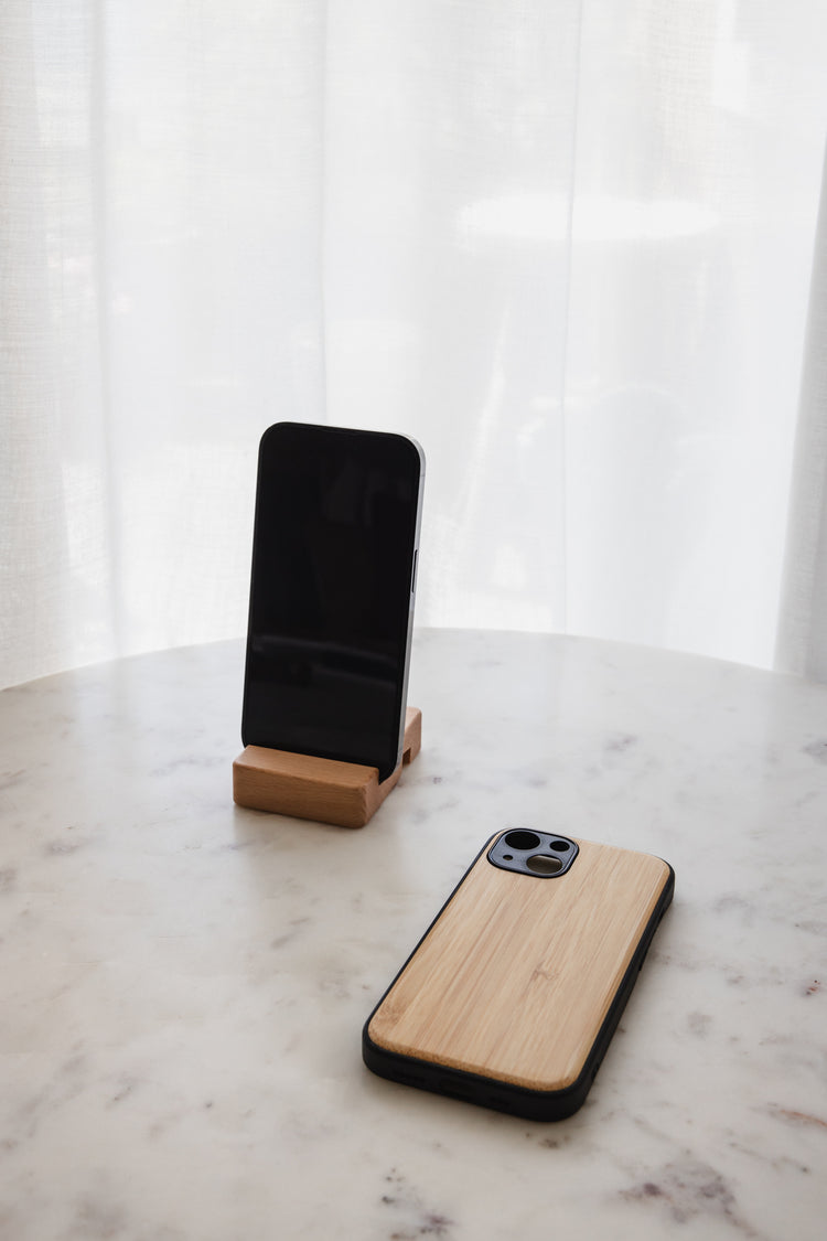 Houten telefoonhoesje + houten telefoonhouder (iPhone 15) - naturel kleur