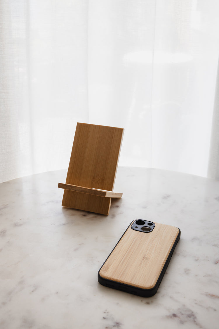 Houten telefoon hoesje + houten telefoonhouder - iPhone 15 - naturel kleur