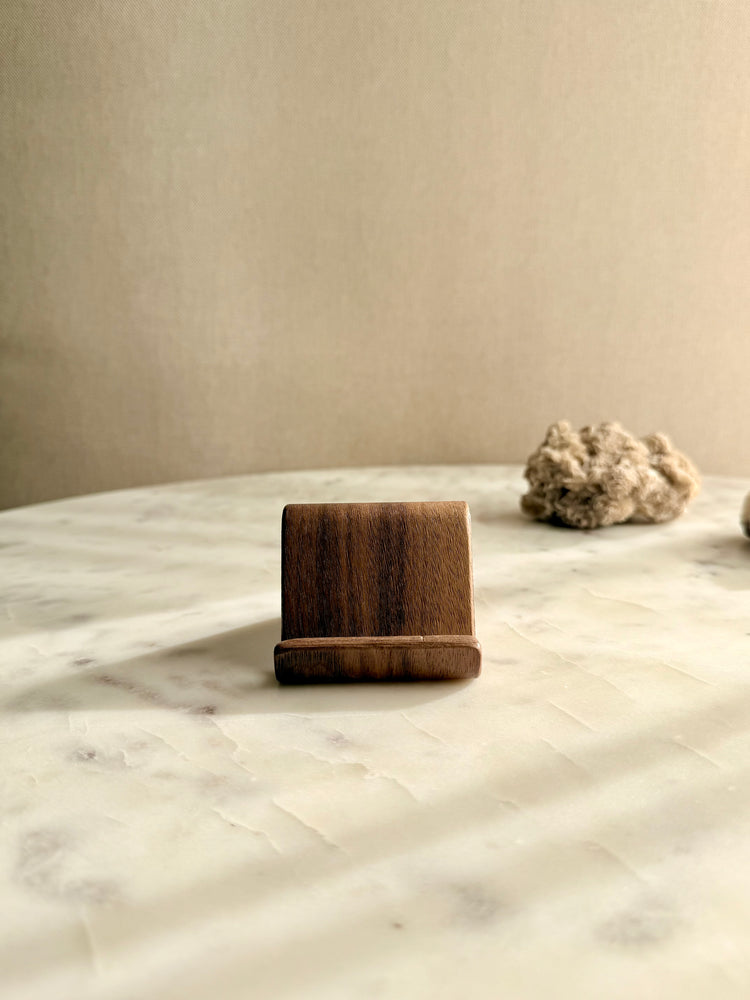 Luxe houten telefoonhouder/ telefoon standaard van zwart walnoothout