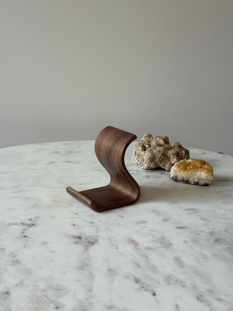 Luxe houten telefoonhouder van zwart walnoothout