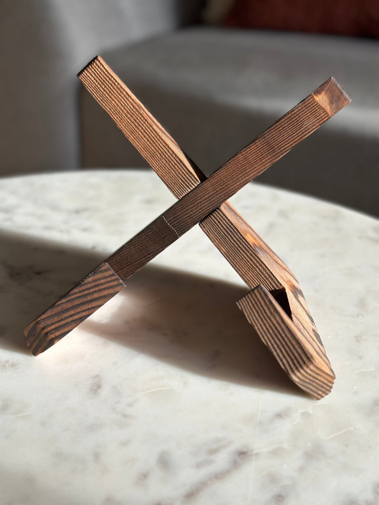 Houten boekenstandaard / boekenhouder walnoot kleur