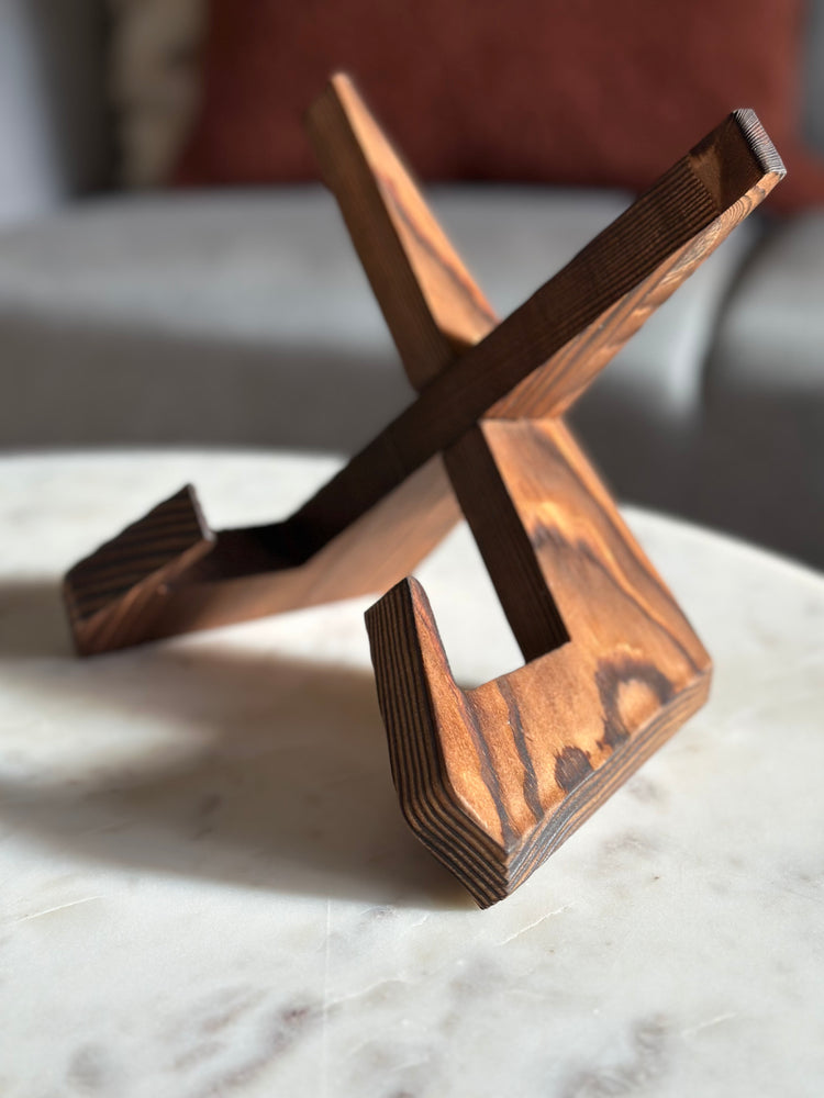 Houten boekenstandaard / boekenhouder walnoot kleur