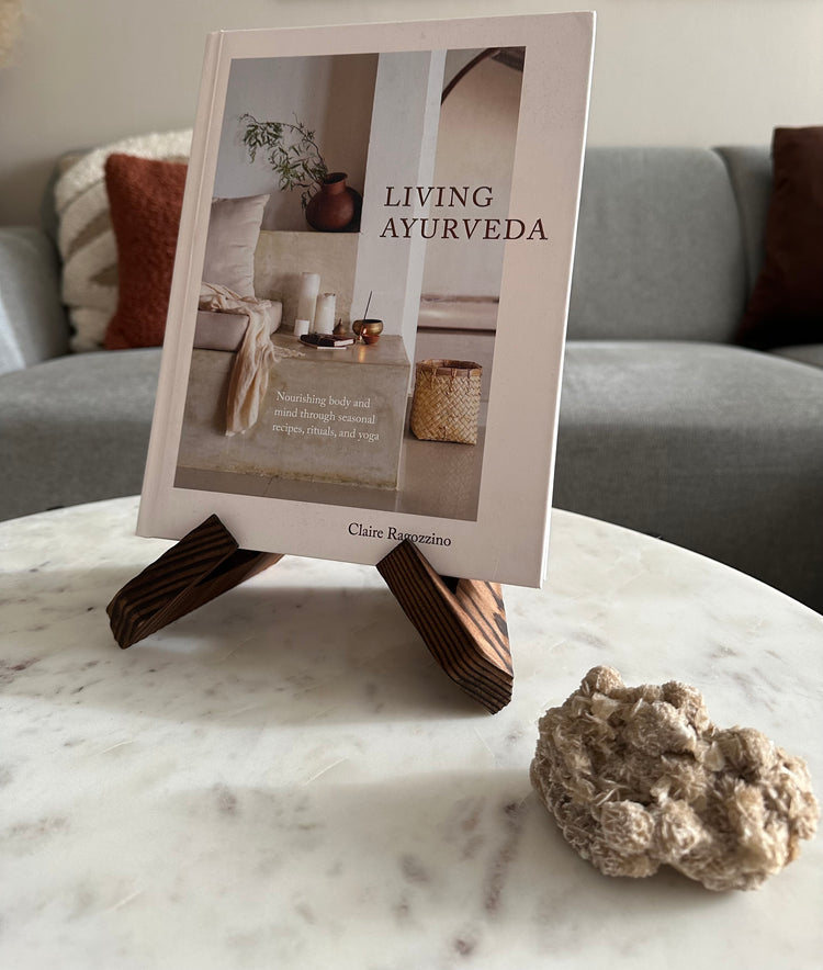 Houten boekenstandaard / boekenhouder walnoot kleur