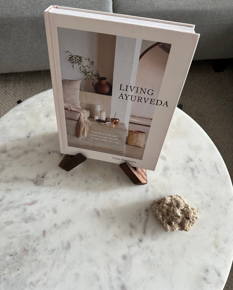 Houten boekenstandaard / boekenhouder walnoot kleur