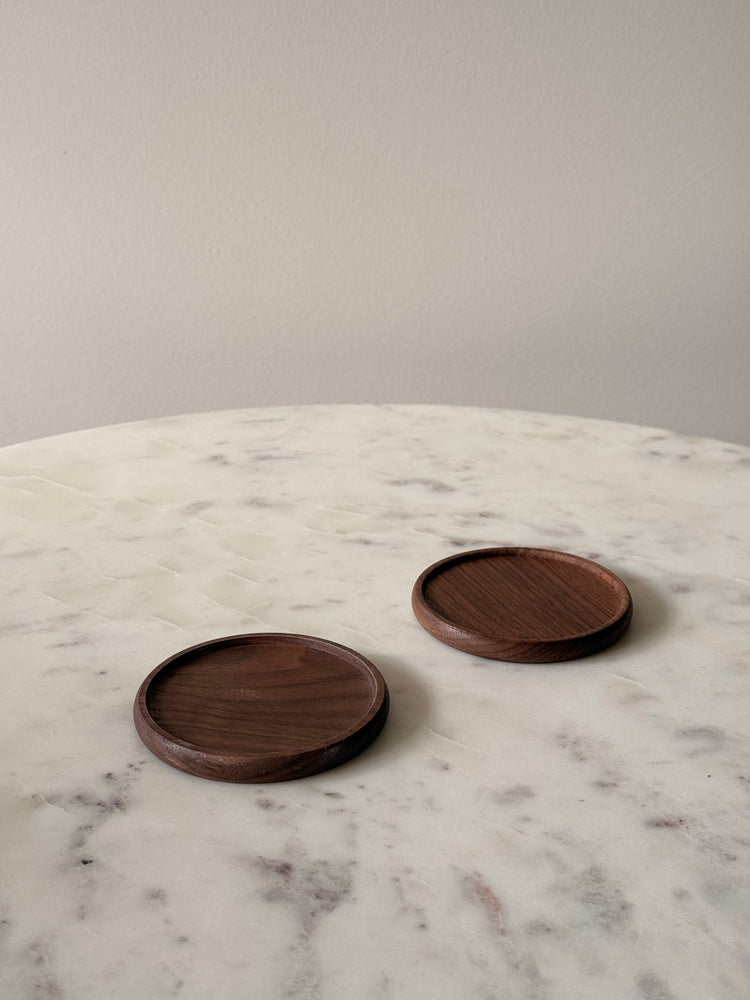ronde houten onderzetters walnoot