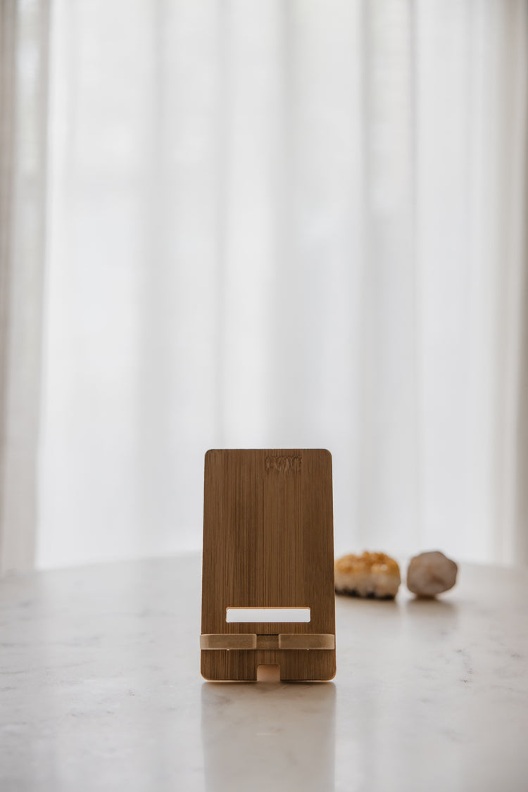 houten telefoonstandaard