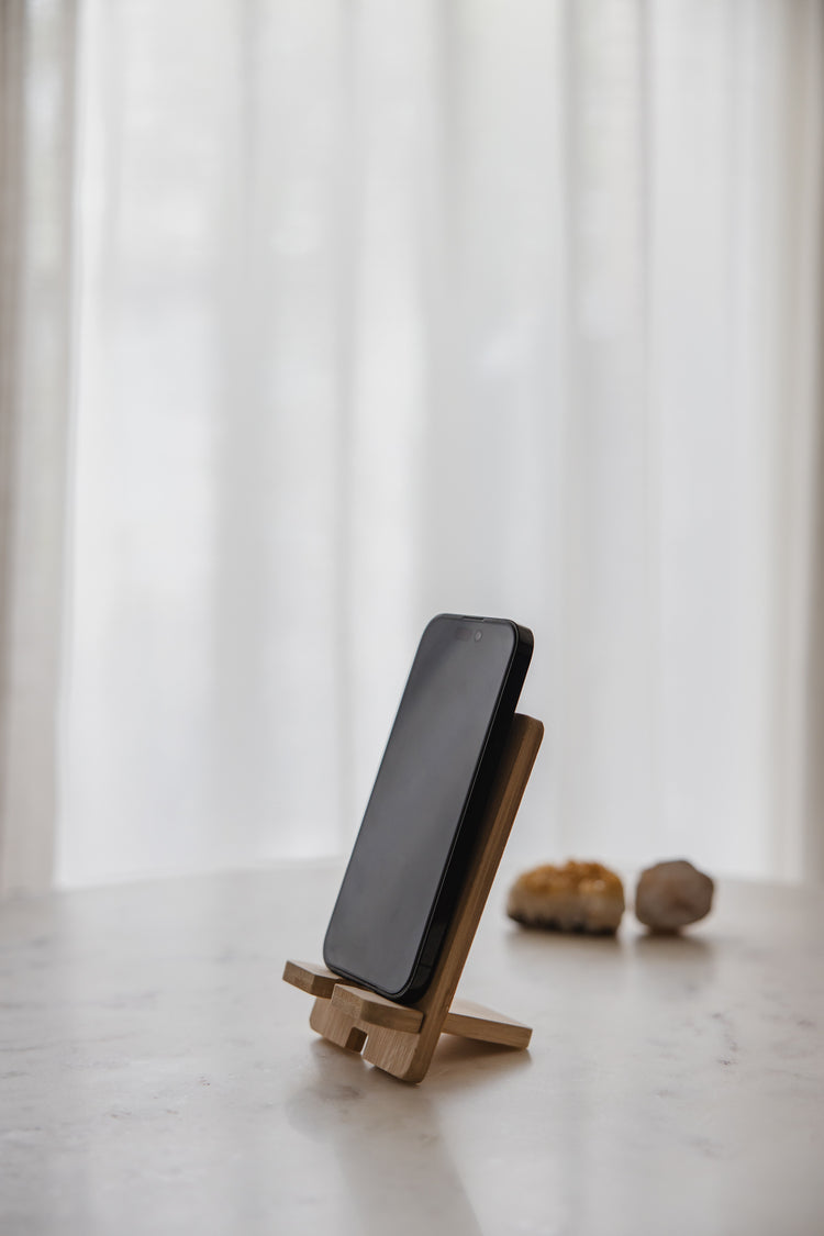houten telefoon standaard