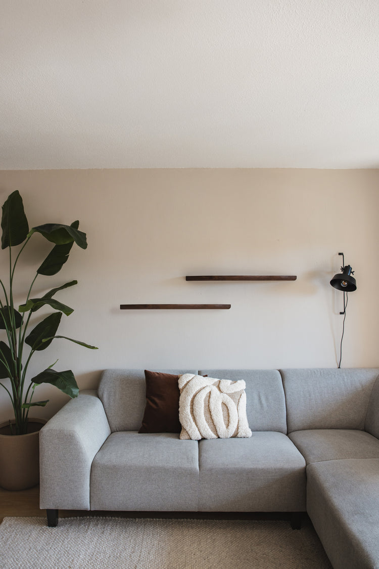 Eiken houten zwevende wandplank organisch/ rond - Yuga collectie - Walnoot kleur - Japandi - 90 cm (Set van 2 stuks)