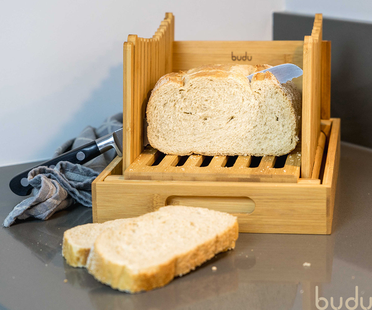 Bamboe broodsnijplank met kruimelvak en mes – perfecte Bamboe broodsnijplank met kruimelvak en mes – perfecte