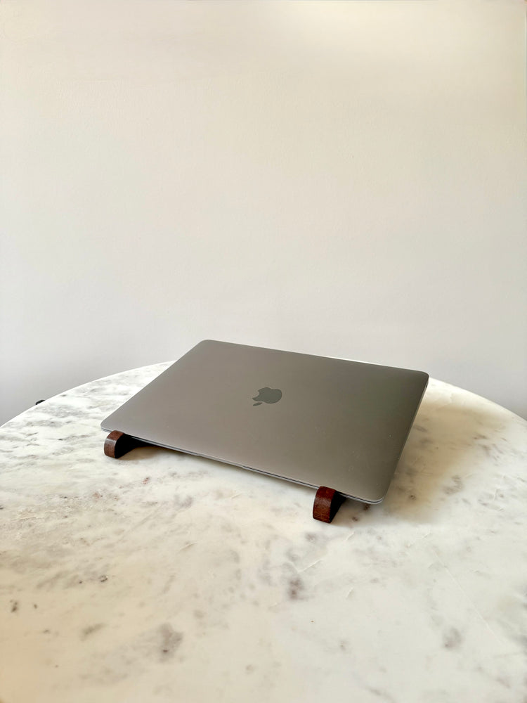 Luxe laptophouder - laptopstandaard walnoot