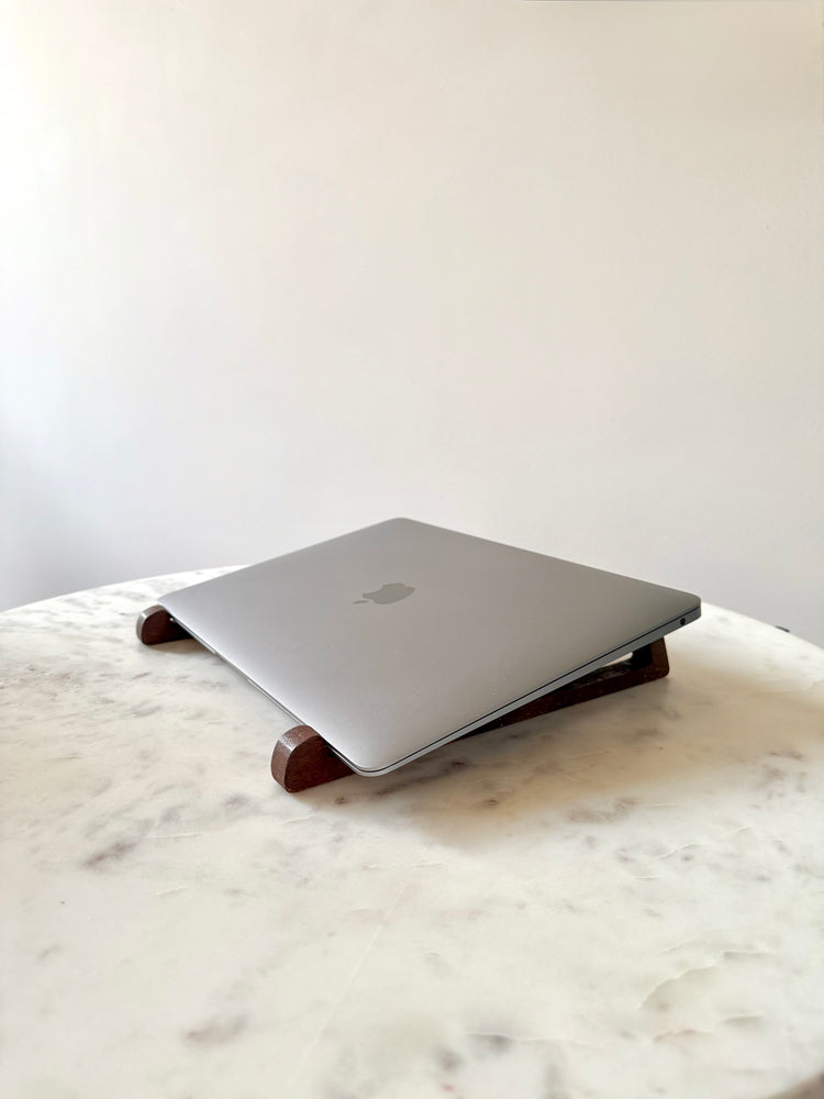 Luxe laptophouder - laptopstandaard walnoot