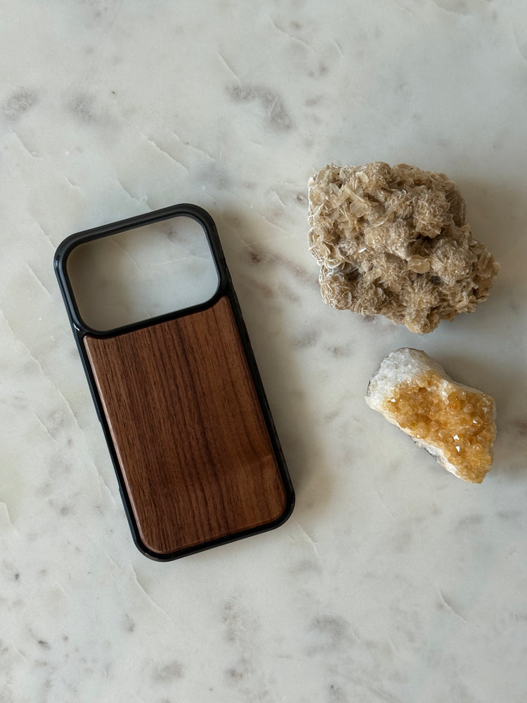 Houten telefoonhoesje iPhone 17 Pro - Walnoot kleur