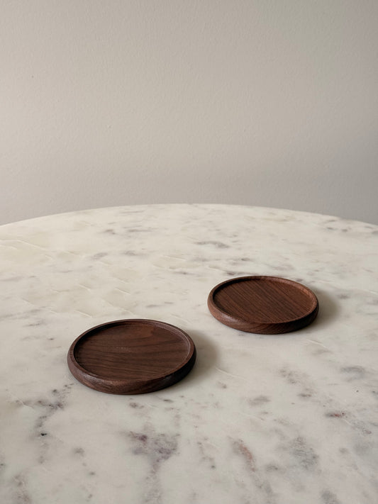ronde houten onderzetters walnoot