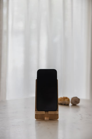 houten telefoon standaard