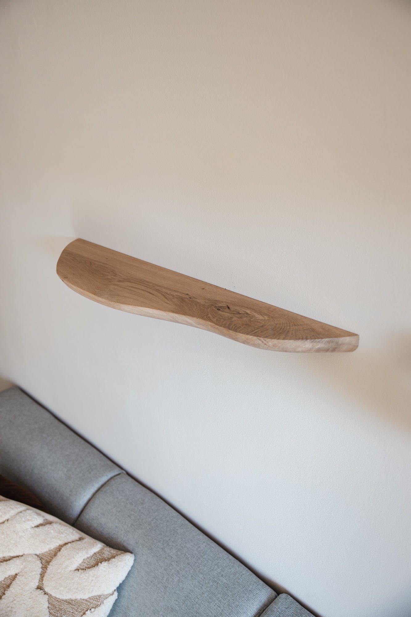 zwevende wandplank organisch