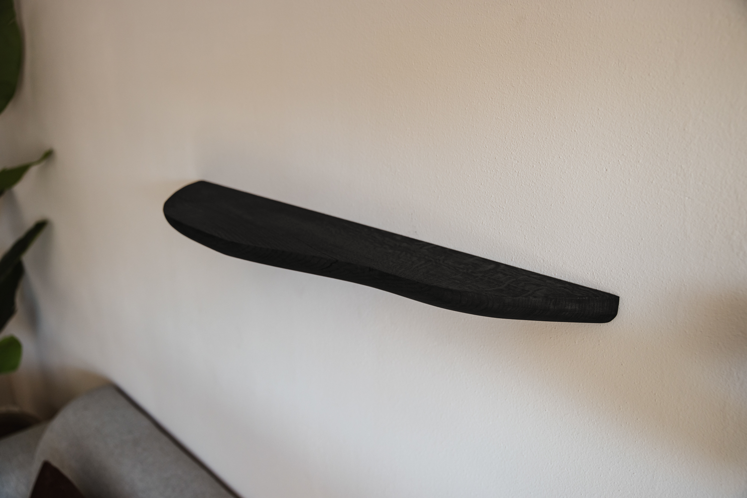 Zwevende wandplank organisch zwart