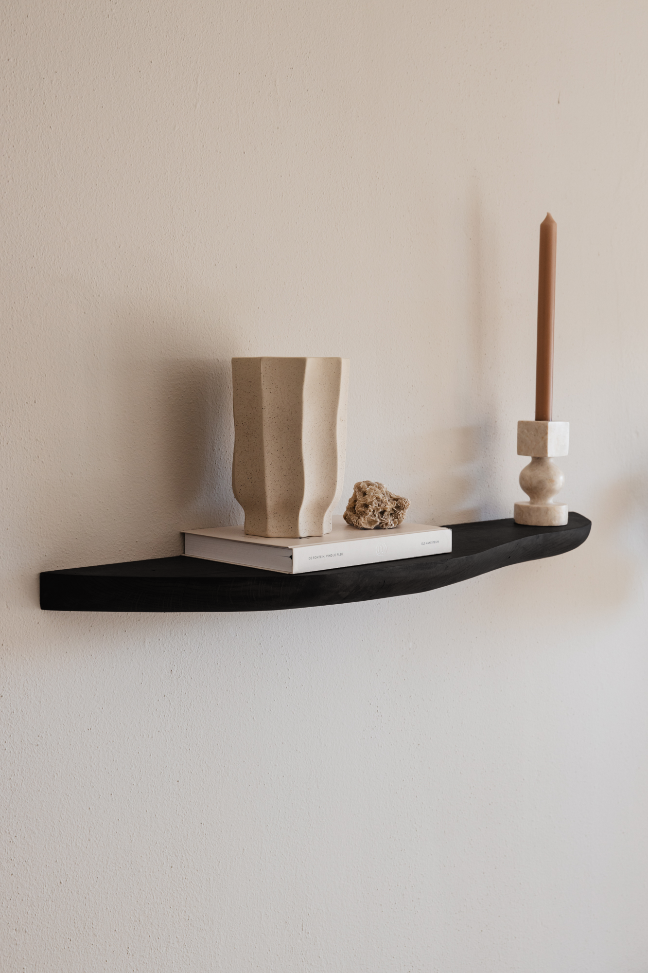 Zwarte wandplank