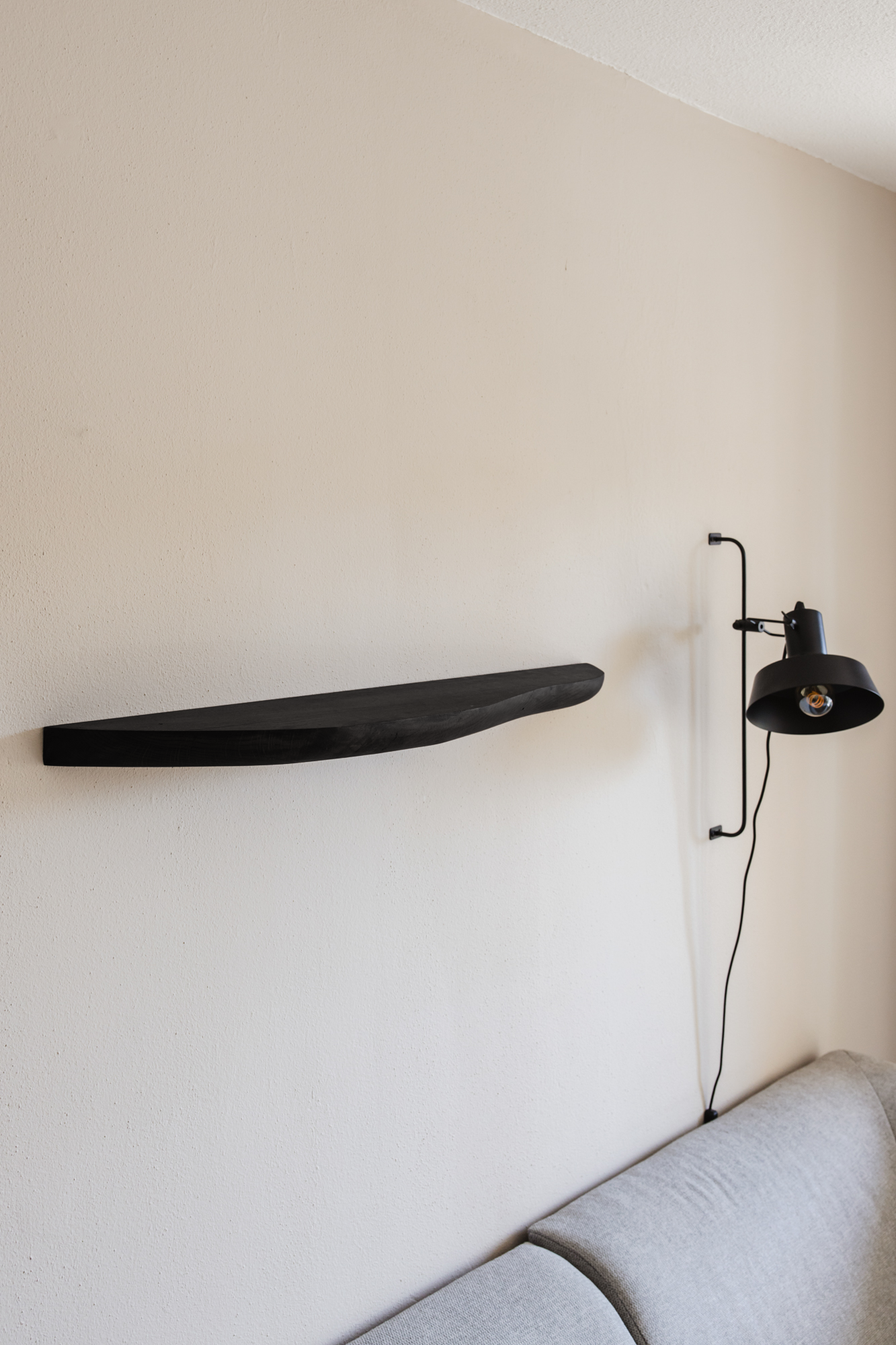 Zwarte wandplank eiken organisch